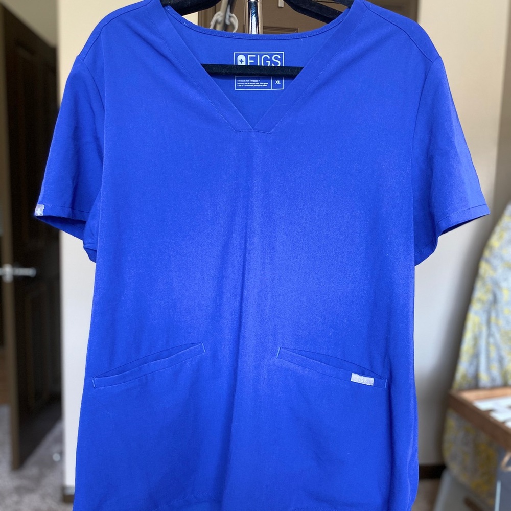 FIGS ROYAL BLUE XL CASMA THREE-POCKET SCRUB TOP